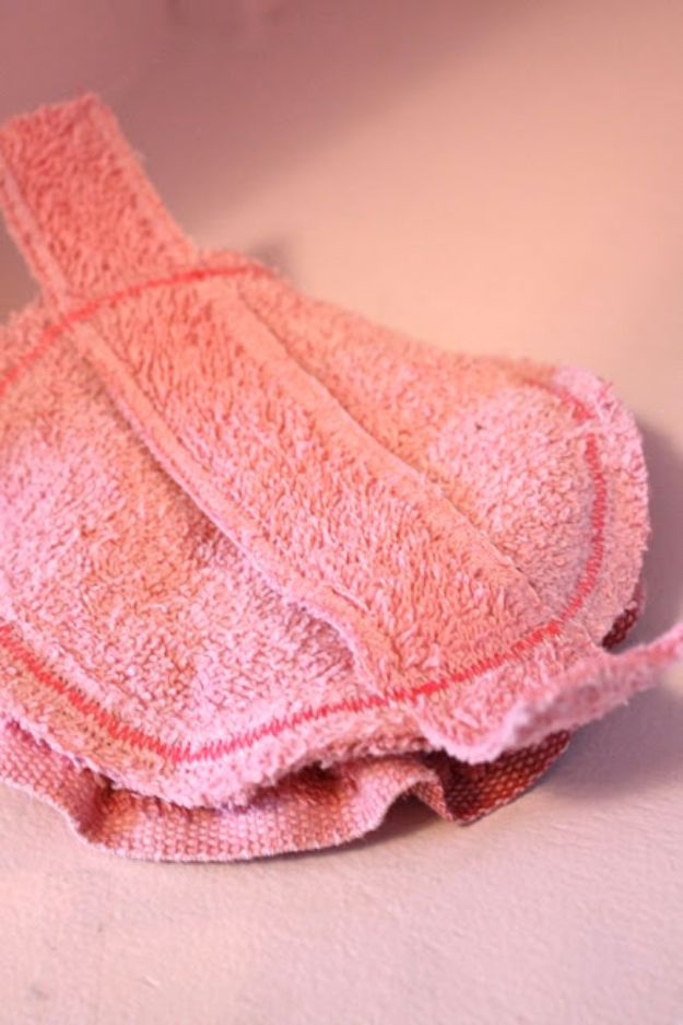 DIY Ideas With Old Towels - Old Towel Bath Pouf - Cool Crafts To Make With An Old Towel - Cheap Do It Yourself Gifts and Home Decor on A Budget budget craft ideas #crafts #diy