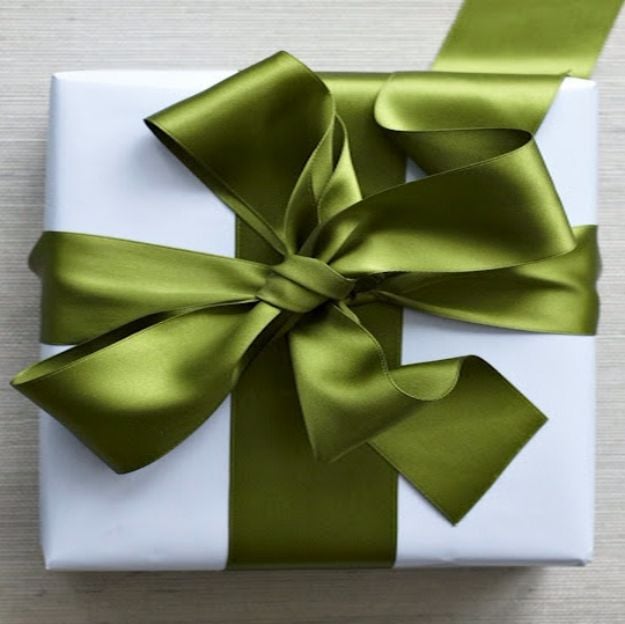 Creative Bows For Packages - Perfect Satin Bow - Make DIY Bows for Christmas Presents and Holiday Gifts - Cute and Easy Ideas for Making Your Own Bows and Ribbons - Step by Step Tutorials and Instructions for Tying A Bow - Cheap and Crafty Gift Wrapping Ideas on A Budget #diy #gifts #giftwrapping #christmasgifts