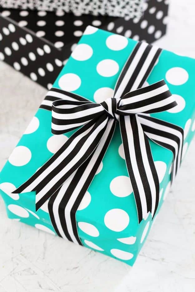 How to Tie Bows For Packages - Tie a Perfect Ribbon Bow for a Gift - Make DIY Bows for Christmas Presents and Holiday Gifts - Cute and Easy Ideas for Making Your Own Bows and Ribbons - Step by Step Tutorials and Instructions for Tying A Bow - Cheap and Crafty Gift Wrapping Ideas on A Budget