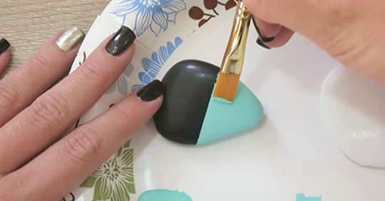 Learn How to Paint Designs on Rocks With These Ideas | DIY Joy Projects and Crafts Ideas