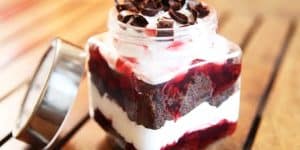 You Must Try This Decadent And Mouthwatering Dessert In A Mason Jar!