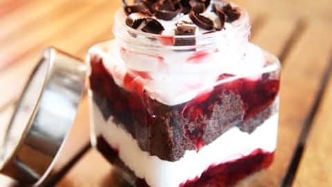 You Must Try This Decadent And Mouthwatering Dessert In A Mason Jar! | DIY Joy Projects and Crafts Ideas