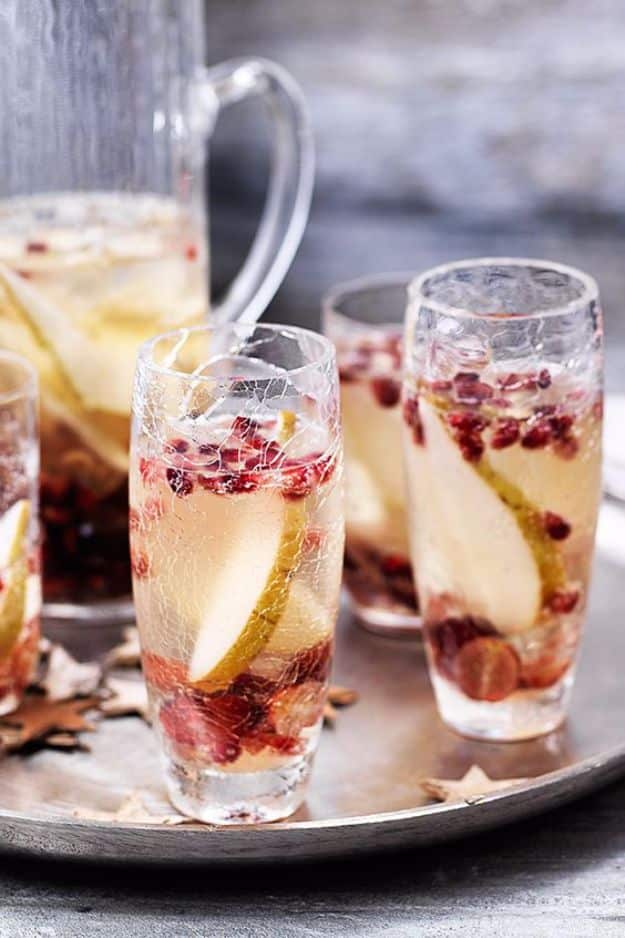 Best Drink Recipes for New Years Eve - Festive Prosecco Sangria - Creative Cocktails, Drinks, Champagne Toasts, and Punch Mixes for A New Year's Eve Party - Ideas for Serving, Glasses, Fun Ideas for Shots and Cocktails - Easy Vodka Recipes, Non Alcoholic, Whisky Rum and Party Punches #newyearseve