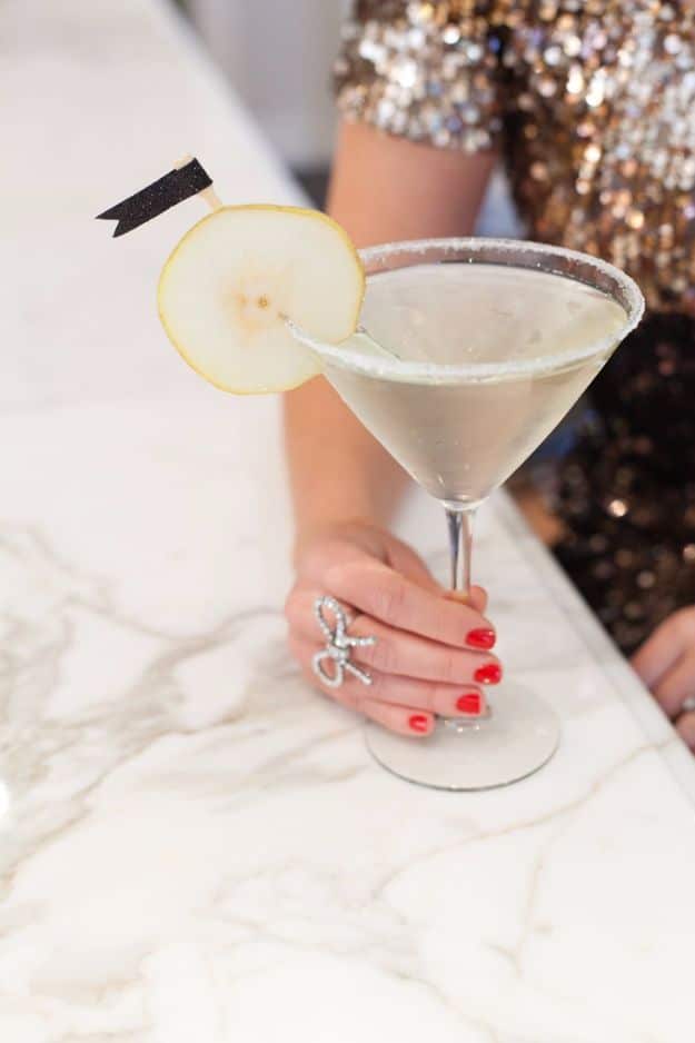 Best Drink Recipes for New Years Eve - French Pear Martini - Creative Cocktails, Drinks, Champagne Toasts, and Punch Mixes for A New Year's Eve Party - Ideas for Serving, Glasses, Fun Ideas for Shots and Cocktails - Easy Vodka Recipes, Non Alcoholic, Whisky Rum and Party Punches #newyearseve