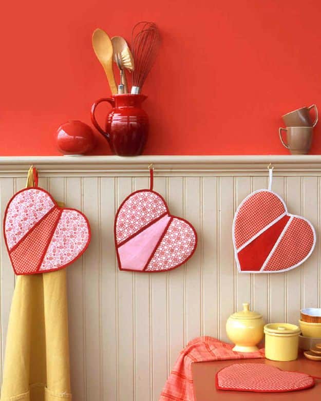 DIY Valentines Day Gifts for Her - Heart-Shaped Pot Holders - Cool and Easy Things To Make for Your Wife, Girlfriend, Fiance - Creative and Cheap Do It Yourself Projects to Give Your Girl - Ladies Love These Ideas for Bath, Yard, Home and Kitchen, Outdoors - Make, Don't Buy Your Valentine 