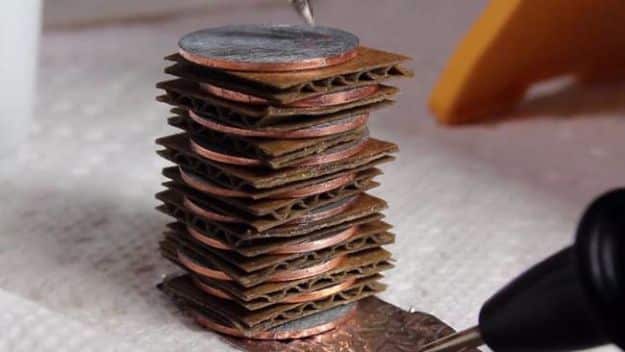 DIY Gadgets - Make a Battery with Spare Change - Homemade Gadget Ideas and Projects for Men, Women, Teens and Kids - Steampunk Inventions, How To Build Easy Electronics, Cool Spy Gear and Do It Yourself Tech Toys #gadgets #diy #stem #diytoys