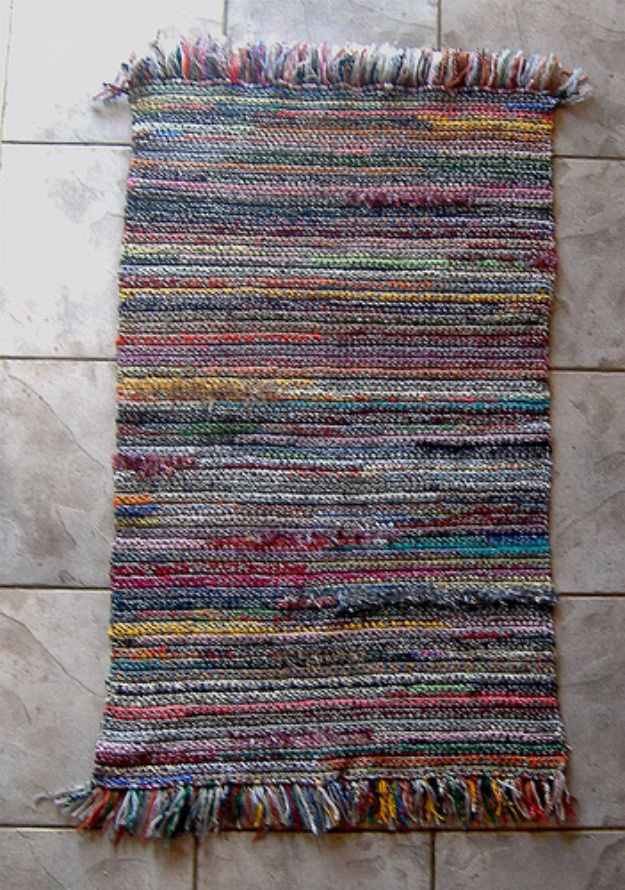 DIY Ideas With Carpet Scraps - Scrappy Kitchen Mat - Cool Crafts To Make With Old Carpet Remnants - Cheap Do It Yourself Gifts and Home Decor on A Budget - Creative But Cheap Ideas for Decorating Your House and Room - Painted, No Sew and Creative Arts and Craft Projects http://diyjoy.com/diy-ideas-carpet-scraps