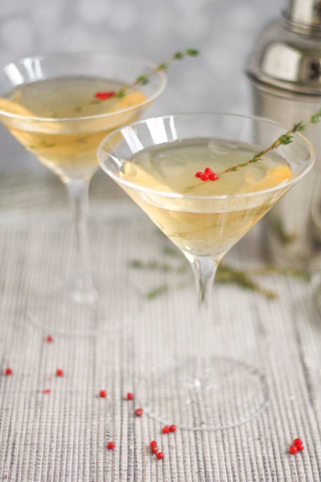 Best Drink Recipes for New Years Eve - Vanilla, Pepper and Thyme Martini - Creative Cocktails, Drinks, Champagne Toasts, and Punch Mixes for A New Year's Eve Party - Ideas for Serving, Glasses, Fun Ideas for Shots and Cocktails - Easy Vodka Recipes, Non Alcoholic, Whisky Rum and Party Punches #newyearseve