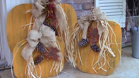 Turn Pallets into Pumpkins for The Porch With This DIY | DIY Joy Projects and Crafts Ideas