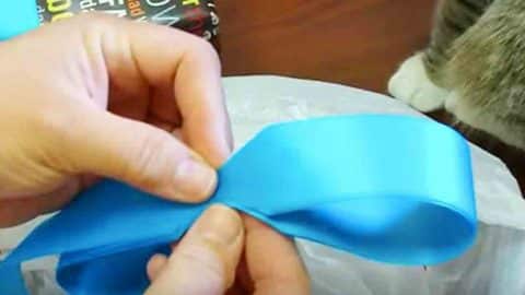 This Is A ‘Must Know’ For Your Gift Wrapping Skills, Making Your Life Easier. Learn How! | DIY Joy Projects and Crafts Ideas