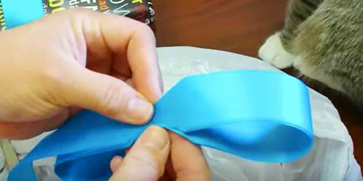 This Is A ‘Must Know’ For Your Gift Wrapping Skills, Making Your Life Easier. Learn How! | DIY Joy Projects and Crafts Ideas