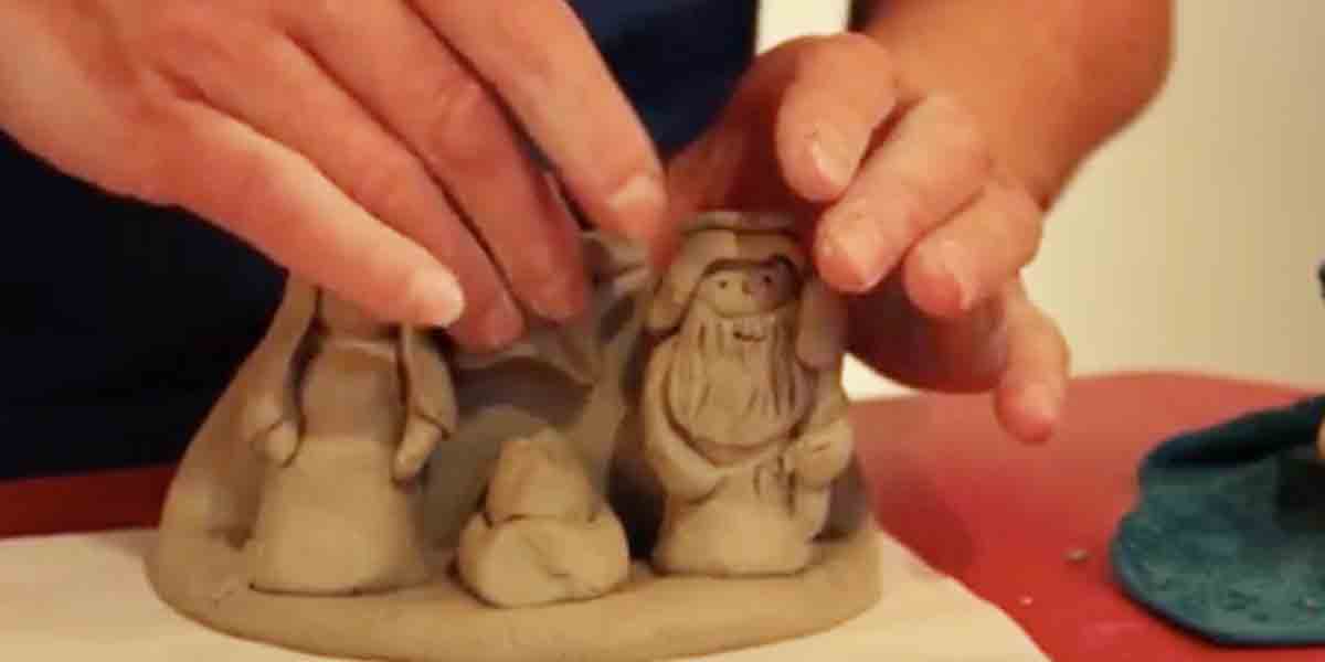 Watch How She Shapes This Air Dry Clay For A Magnificent Christmas Rendition! | DIY Joy Projects and Crafts Ideas