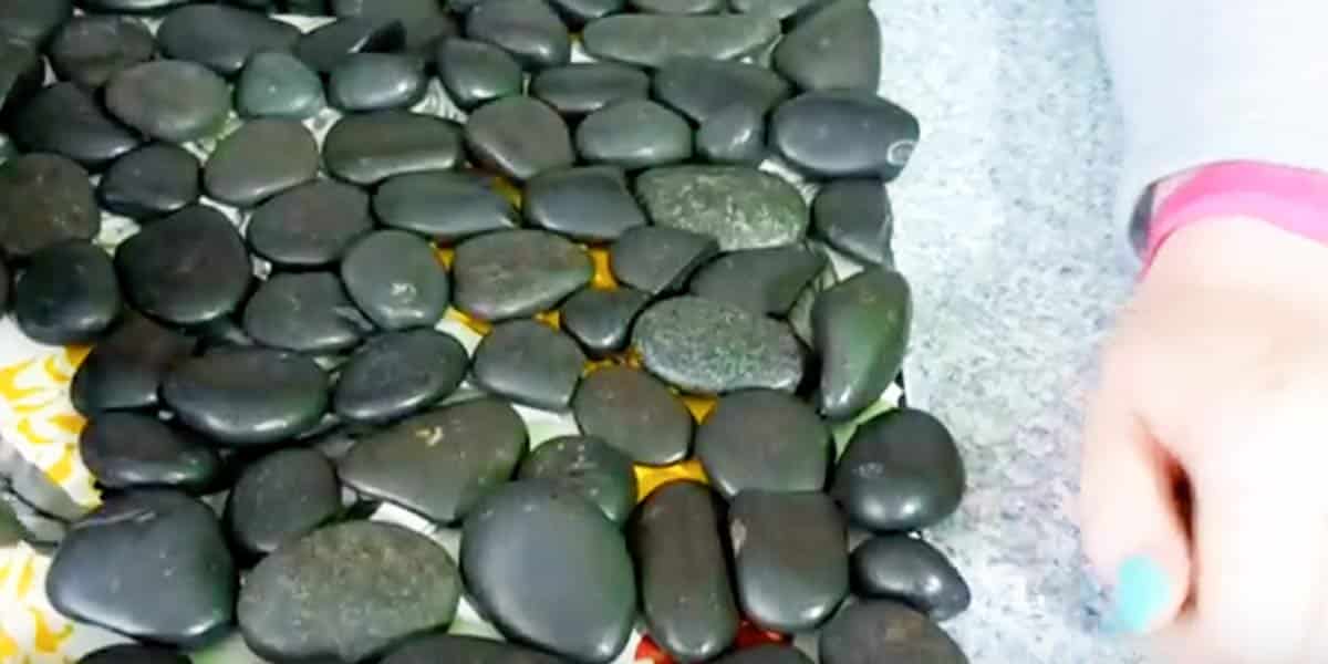 What She Does With River Rocks Is A Chic And Stylish Addition To Your Decor. Watch! | DIY Joy Projects and Crafts Ideas