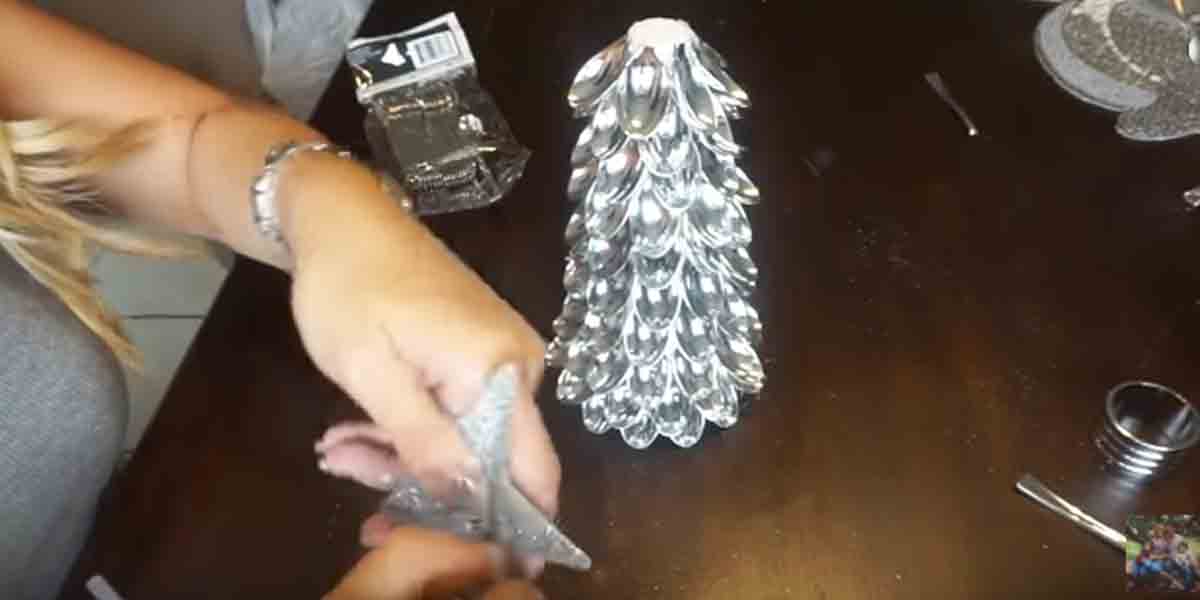 She Puts Silver Plastic Spoons In A Cone Then Watch What She Puts With It. Amazing! | DIY Joy Projects and Crafts Ideas