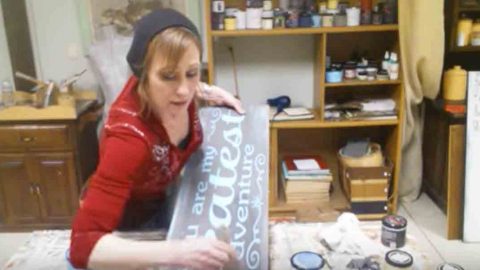 After Painting Wood She Adds Vinyl Letters And Gives The Wood A Weathered Look. Watch! | DIY Joy Projects and Crafts Ideas