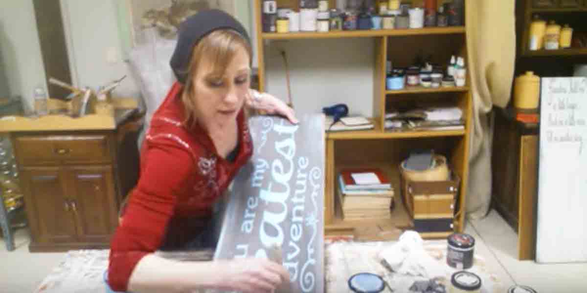 After Painting Wood She Adds Vinyl Letters And Gives The Wood A Weathered Look. Watch! | DIY Joy Projects and Crafts Ideas