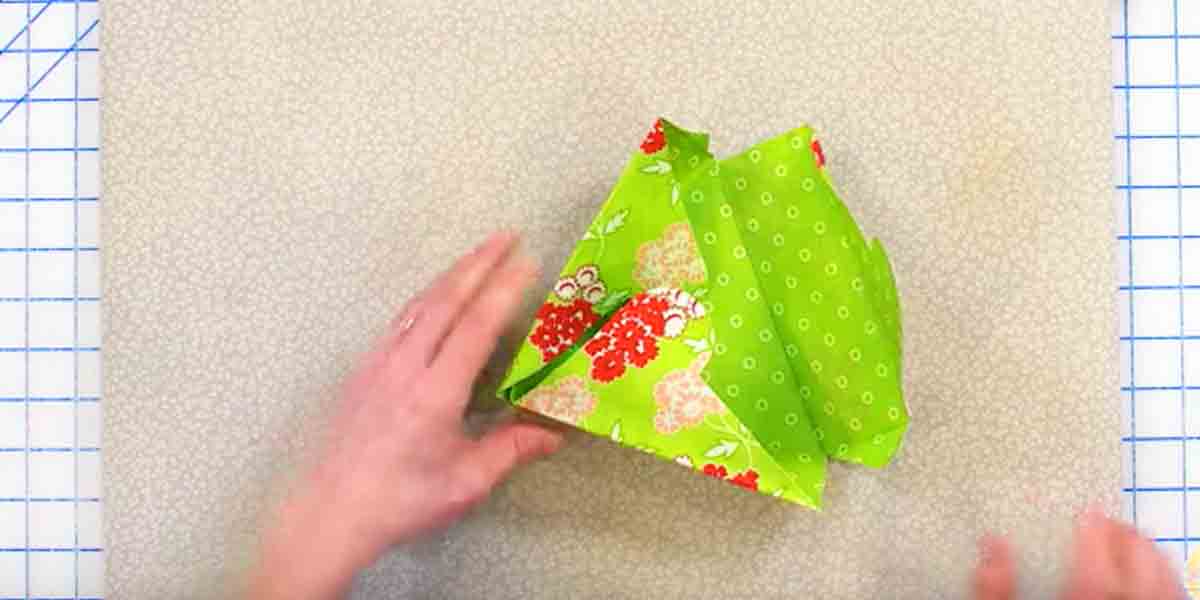 We See These Made Out Of Paper But Making Them With Fabric Is Different Spin. Watch! | DIY Joy Projects and Crafts Ideas