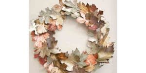 She Flattens A Soda Can, Cuts Out Leaves And Makes An Incredible Wreath. Brilliant!