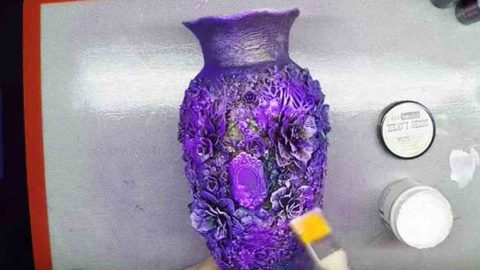 You’ll Be Blown Away How She Transforms A Plain Vase Into An Amazing Piece Of Art! | DIY Joy Projects and Crafts Ideas