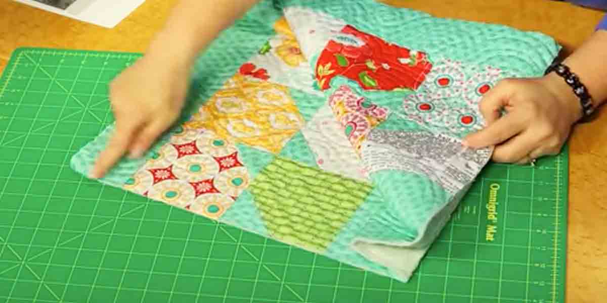 Quilted Tote Bag Carries Everything from Groceries to Your Sewing Stash | DIY Joy Projects and Crafts Ideas