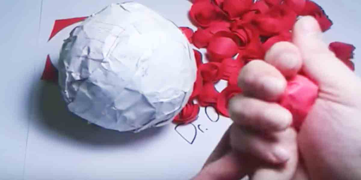 She Makes A Beautiful Decor Item For Her Valentine’s Day Celebrations. Watch! | DIY Joy Projects and Crafts Ideas