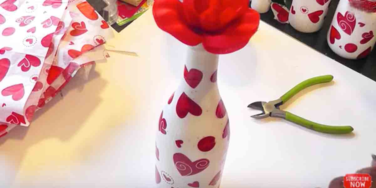 DIY Valentine Bottles and Jars With Hearts | DIY Joy Projects and Crafts Ideas