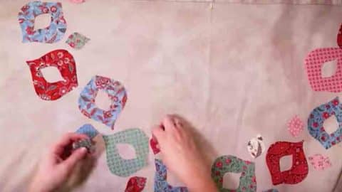 Laurel Wreath Applique Quilt Tutorial | DIY Joy Projects and Crafts Ideas