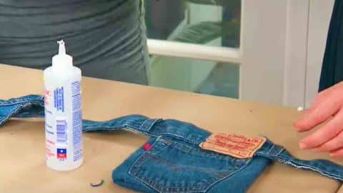 She Recycles Levis For A Useful Item That Is Convenient When You Need To Be Handsfree! | DIY Joy Projects and Crafts Ideas