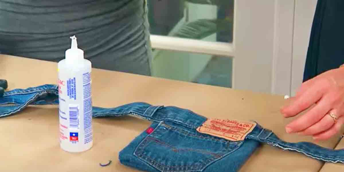 She Recycles Levis For A Useful Item That Is Convenient When You Need To Be Handsfree! | DIY Joy Projects and Crafts Ideas