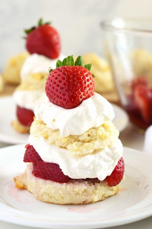 Gluten Free Desserts - Gluten Free Strawberry Shortcake - Easy Recipes and Healthy Recipe Ideas for Cookies, Cake, Pie, Cupcakes, Cheesecake and Ice Cream - Best No Sugar Glutenfree Chocolate, No Bake Dessert, Fruit, Peach, Apple and Banana Dishes - Flourless Christmas, Thanksgiving and Holiday Dishes #glutenfree #desserts #recipes