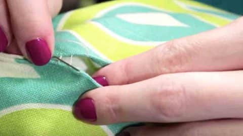 How To Do The Invisible Stitch | DIY Joy Projects and Crafts Ideas