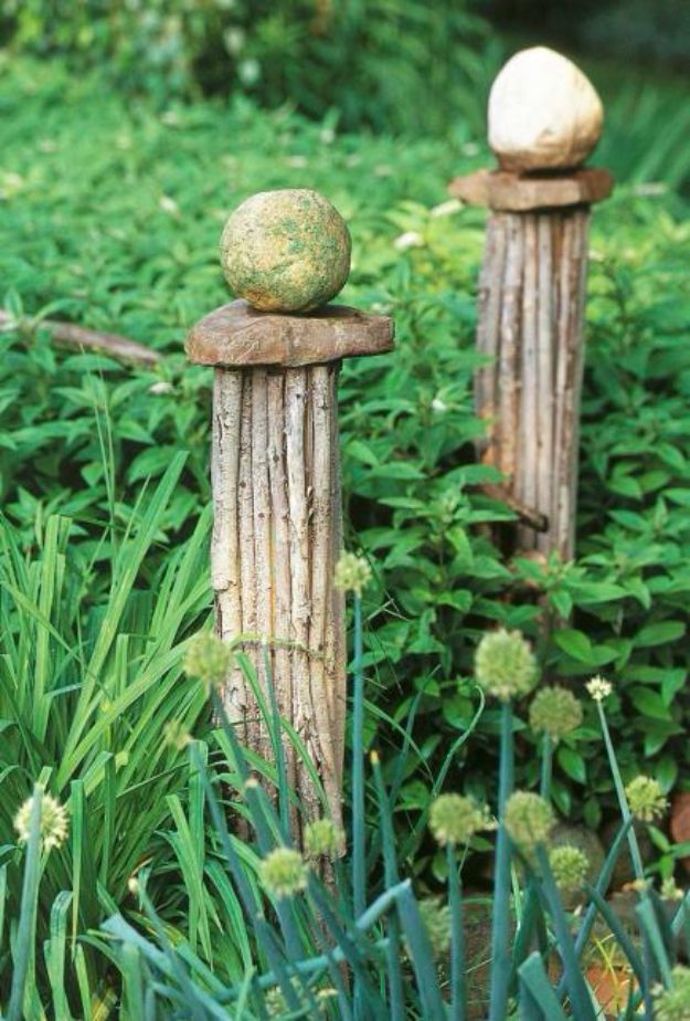 Creative Garden Art Ideas -Crafts for Outdoors - DYI Garden Ornaments to Make for Backyard Decoration - DIY Farmhouse Style Posts for Gardening