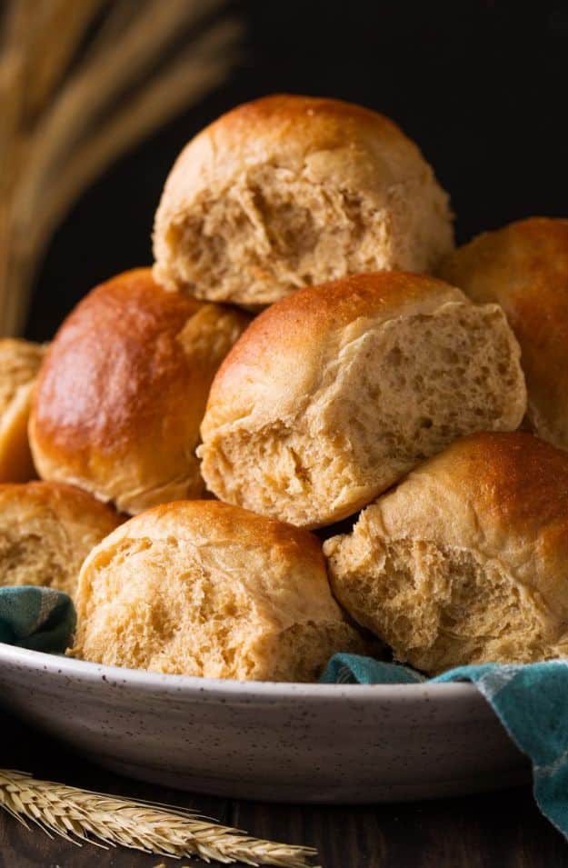 How to Make Wheat Rolls Recipe - Homemade Wheat Rolls - Bread Recipes - Homestyle Roll Recipes #bread