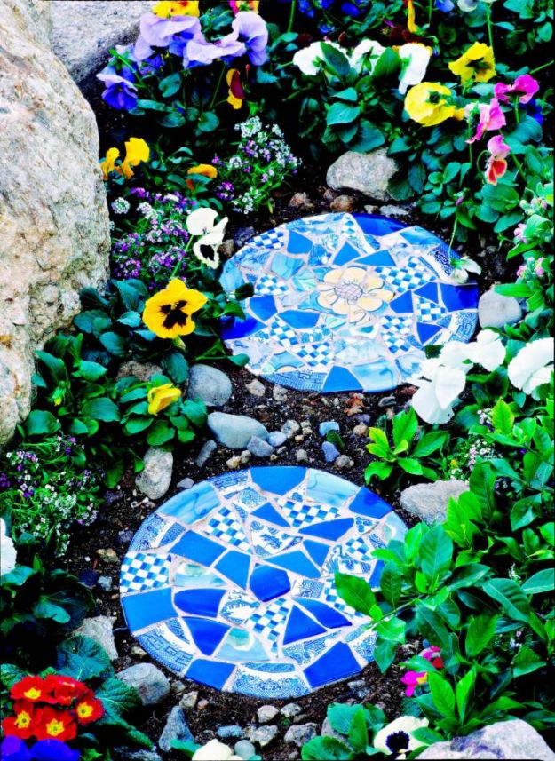 DIY Gardening Decor Ideas - Crafts for Outdoors - DYI Garden Ornaments to Make for Backyard Decoration - Thrift Store Crafts - How to Make Mosaic Garden Stepping Stone