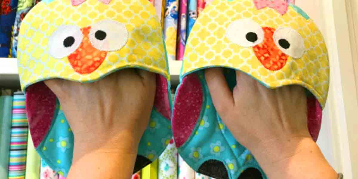 Give Your Kitchen Some Personality With The Cutest Oven Mitts Ever. Learn How! | DIY Joy Projects and Crafts Ideas