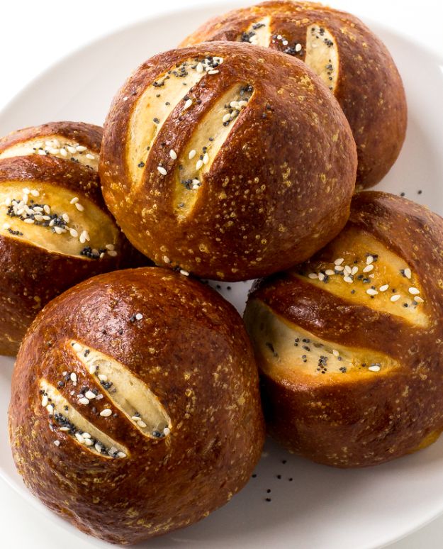 Pretzel Rolls Recipe - Bread Recipes - How to Make Pretzel Rolls Easy #breadrecipe #bread #dinnerideas