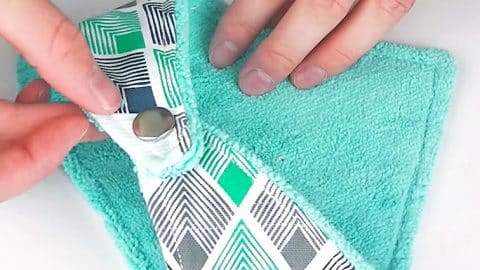 Every Parent Needs To Know How To Make These Easy Bandana Bibs | DIY Joy Projects and Crafts Ideas