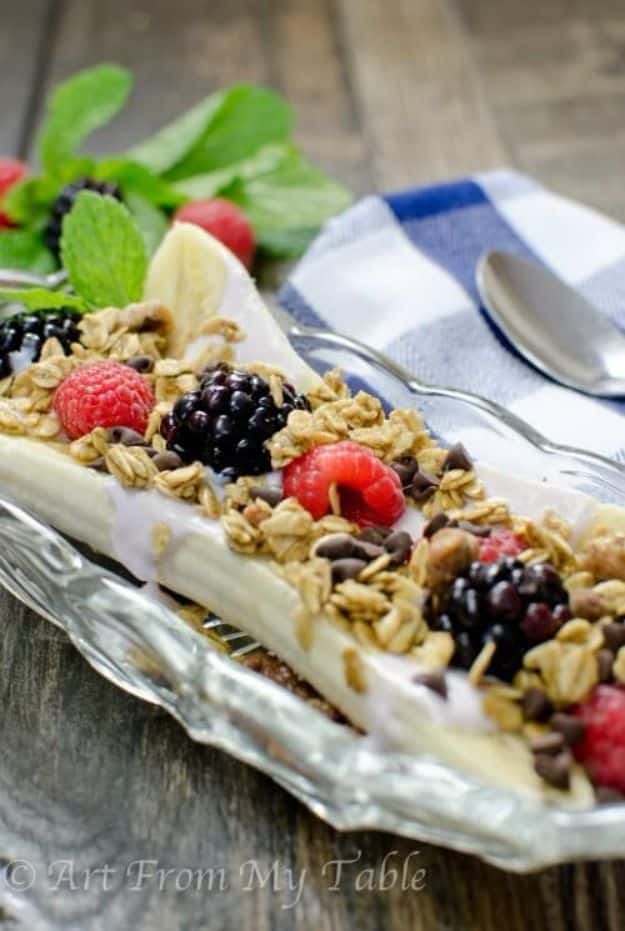 Best Lowfat Recipes - Breakfast Banana Split - Easy Low fat and Healthy Recipe Ideas For Eating Well and Dieting, Weight Loss - Quick Breakfasts, Lunch, Dinner, Snack and Desserts - Foods with Chicken, Vegetables, Salad, Low Carb, Beef, Egg, Gluten Free #lowfatrecipes 