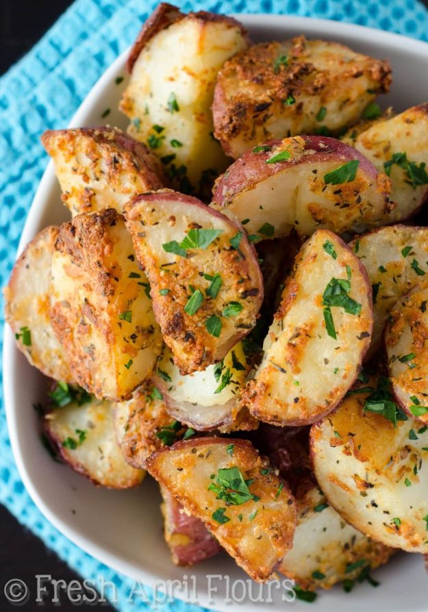 Best Lowfat Recipes - Roasted Herbed Red Potatoes - Easy Low fat and Healthy Recipe Ideas For Eating Well and Dieting, Weight Loss - Quick Breakfasts, Lunch, Dinner, Snack and Desserts - Foods with Chicken, Vegetables, Salad, Low Carb, Beef, Egg, Gluten Free #lowfatrecipes 