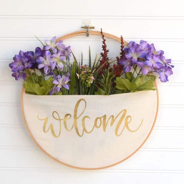 No Sew DIY Home Decor Ideas - No-Sew DIY Embroidery Hoop Pocket Wreath - Easy No Sew Projects to Make for Bedroom,. Kitchen, Bath - Crafts to Make and Sell, Blankets, No Sewing Project Ideas #nosew #diydecor #diygifts #homedecor