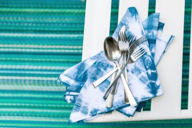 Japanese DIY Ideas and Crafts Inspired by Japan - Shibori-Style Tie-Dye Napkins - Boxes, Home Decorations, Room Decor, Fashion, Jewelry Tutorials, Wall Art and Gifts