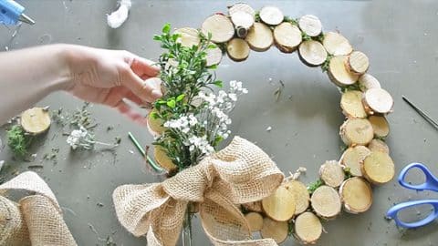 Glue 5 Things Together For The Easiest Summer Wreath Ever | DIY Joy Projects and Crafts Ideas