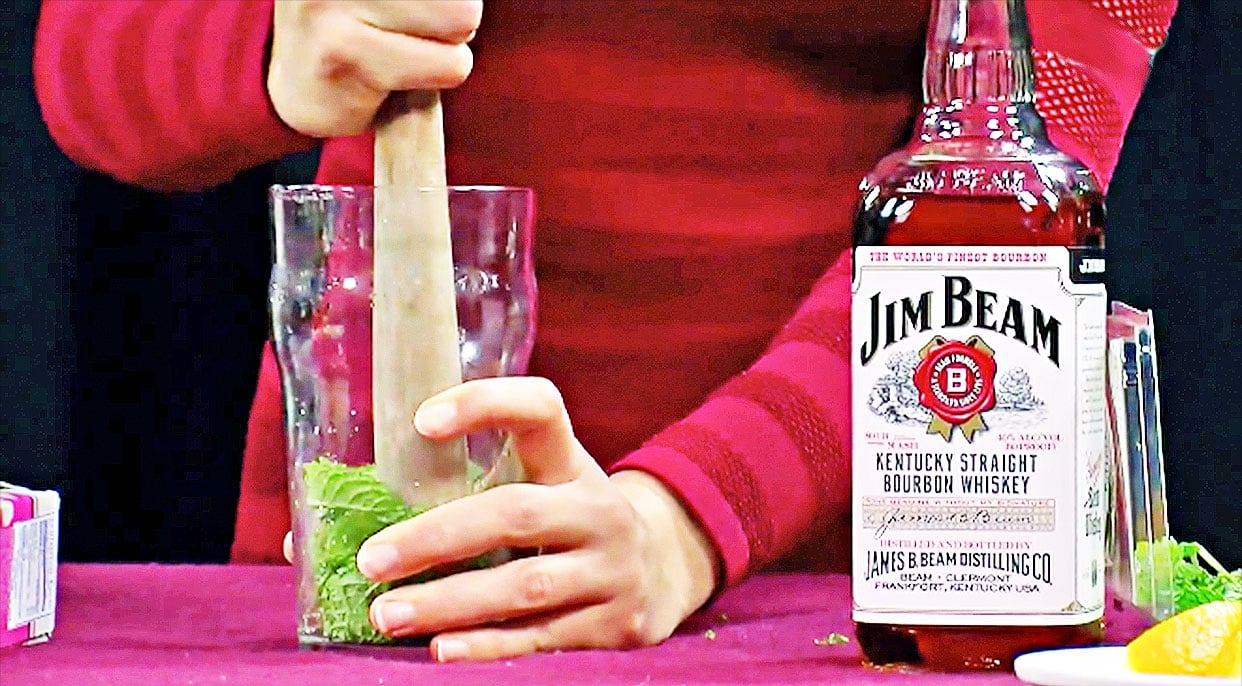 One Sip Of This Lady’s Mint Julep And It’s Lights Out | DIY Joy Projects and Crafts Ideas