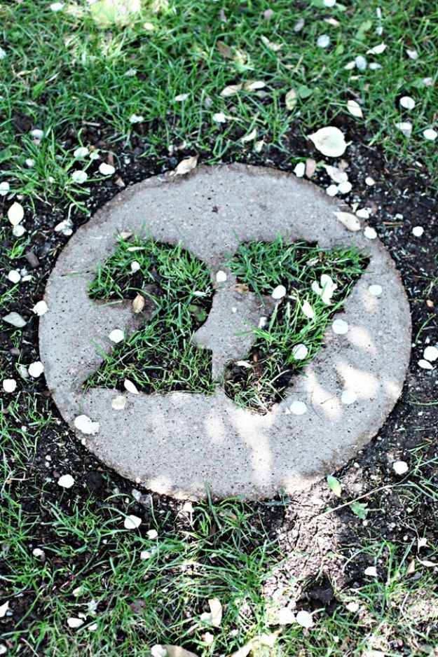 DIY Projects With Concrete - Concrete Garden House Number - Easy Home Decor and Cheap Crafts Made With Cement - Ideas for DIY Christmas Gifts, Outdoor Decorations
