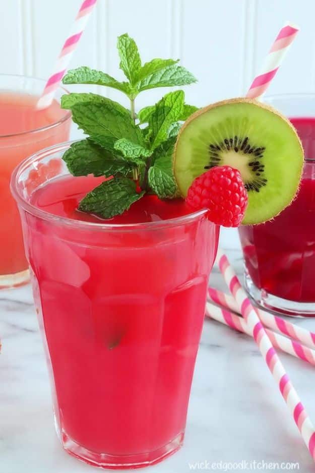 DIY Juice Recipes for Health, Detox and Energy - Pink Lady Skinny Detox Power Juice - Juicing for Beginners With Fruit and Vegetables - Recipe Ideas and Mixes for Juices That Promote Weightloss, Help With Inflammation, For Cancer, For Skin, Cleanse and for Fat Burning - Try These for Kids, for Breakfast, Lunch and Post Workout 
