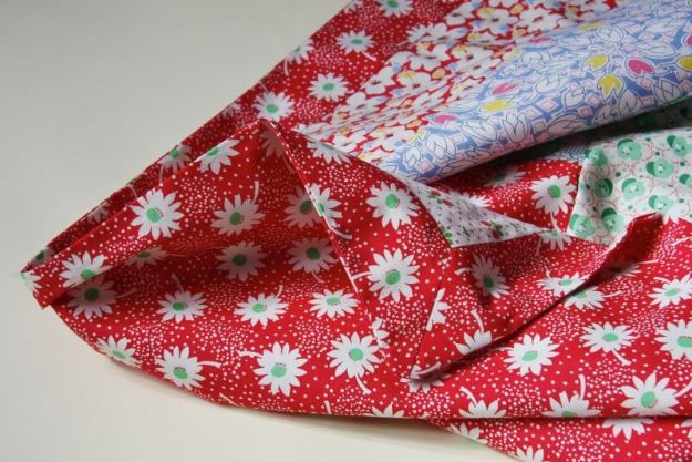 DIY Sewing Projects for the Home - Quick and Easy Tablecloth - Easy DIY Christmas Gifts and Ideas for Making Kitchen, Bedroom and Bathroom Decor - Free Step by Step Tutorial to Sew