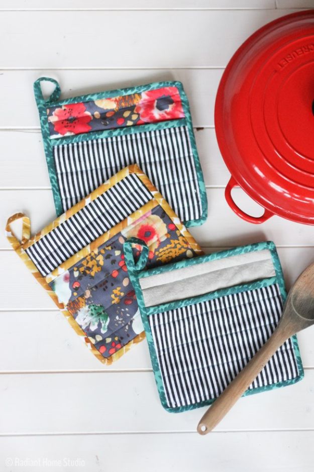 DIY Sewing Projects for the Home - Sew a Simple Potholder for Your Kitchen - Easy DIY Christmas Gifts and Ideas for Making Kitchen, Bedroom and Bathroom Decor - Free Step by Step Tutorial to Sew