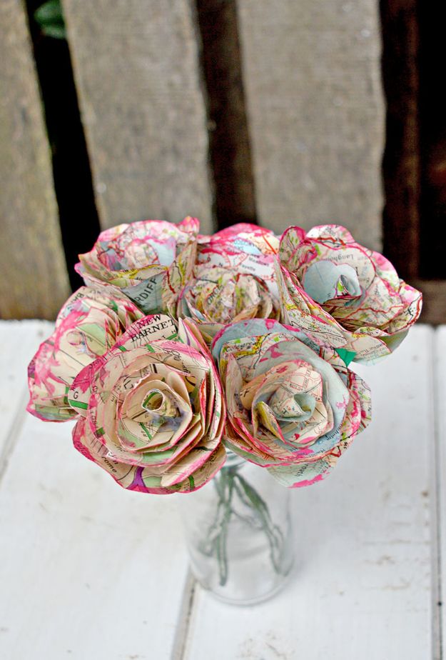 DIY Ideas With Maps - Simple but Beautiful Map Roses - Easy Crafts, Home Decor, Art and Gifts Your Can Make With A Map - Pinboard, Canvas, Painting, Paper Flowers, Signs Projects