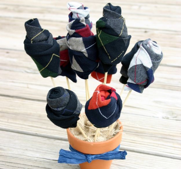 DIY Gifts for Him - Sock Bouquet - Homemade Gift Ideas for Guys - DYI Christmas Gift for Dad, Boyfriend, Husband Brother - Easy and Cheap Handmade Presents Birthday #diy #gifts #diygifts #mensgifts