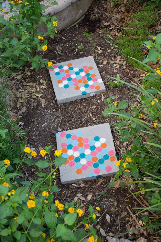 DIY Walkways - Stenciled Garden Stepping Stones - Do It Yourself Walkway Ideas for Paths to The Front Door and Backyard - Cheap and Easy Pavers and Concrete Path and Stepping Stones - Wood and Edging, Lights, Backyard and Patio Walks With Gravel, Sand, Dirt and Brick #diyideas